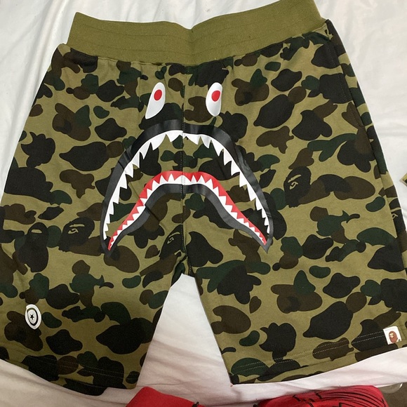 Bathing Ape t-shirt and shorts size large for both of them - Picture 5 of 7